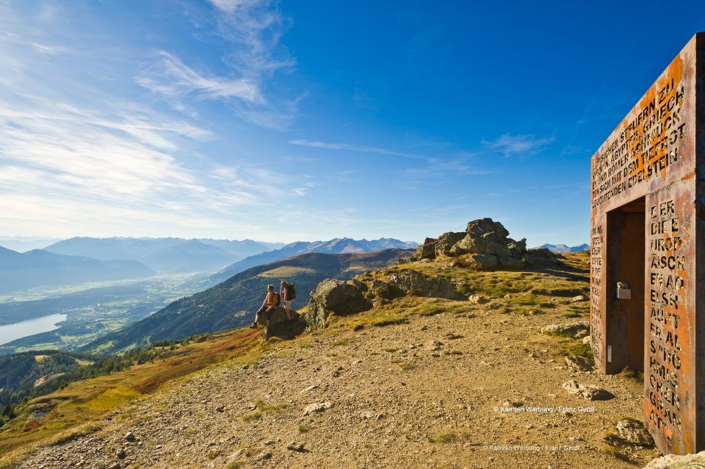 lick vom Granattor auf den Millstätter See und die Nockberge in Kärnten