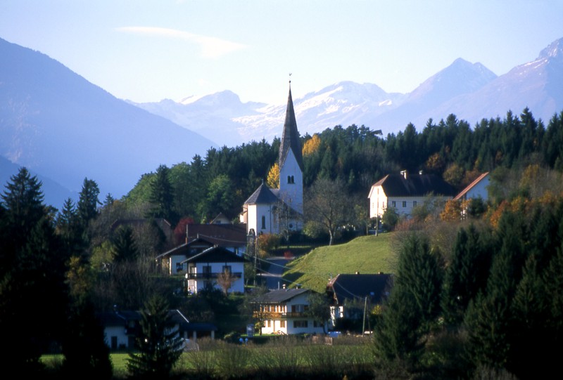 Pfarrkirche St. Peter in Holz bei Lendorf am Holzer Berg